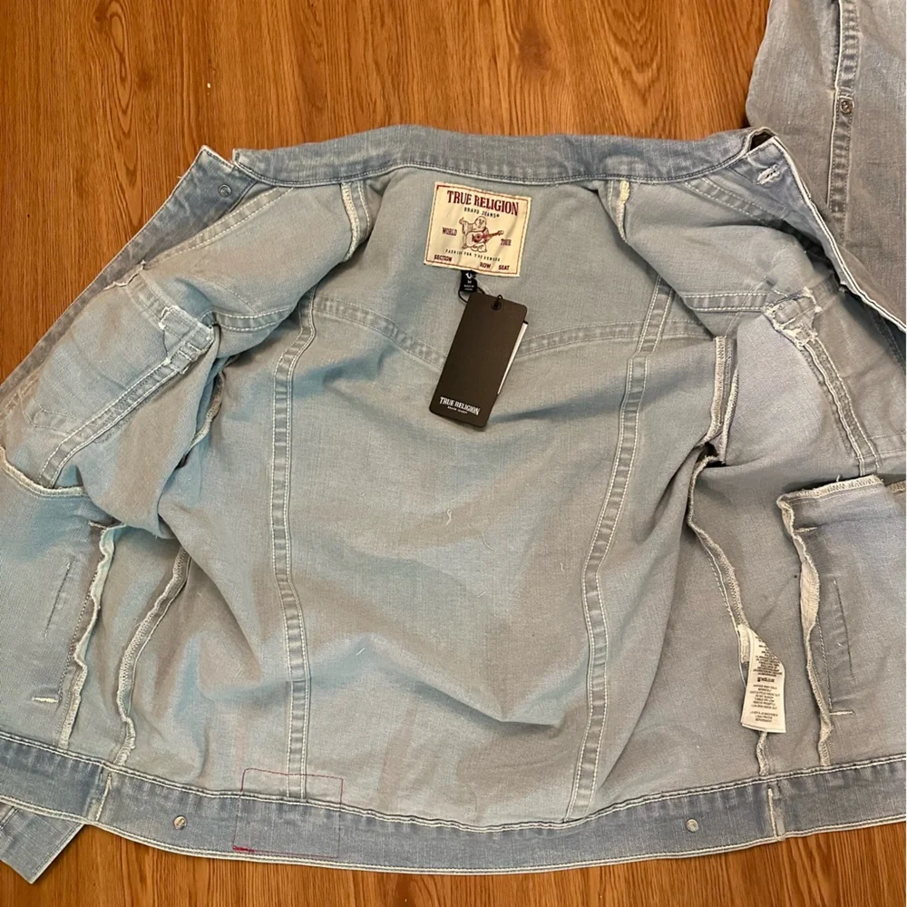 True Religion Jimmy SN Trucker Jacket Light Showers‎ Blue Fade Mens Medium NWT